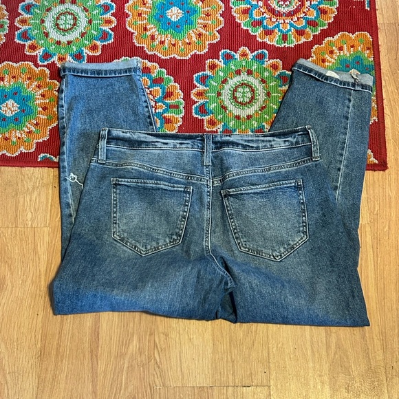 SO Distressed High Rise Mom Jeans Size 9/W29 EUC - Picture 6 of 9